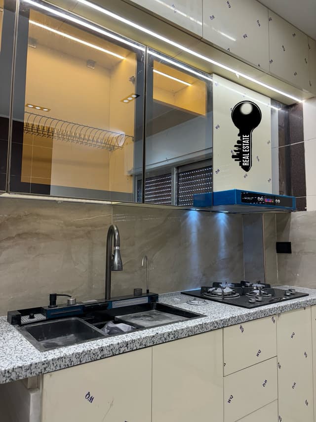 للبيع شقة مساحة90م طابق اول طلوع 5 درجات في ضاحية قدسيا بناء طابقي نموذجي حجر و رشة